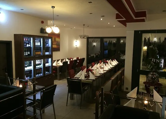 采特采琴酒店 3*